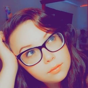 Meet your Posher, Emily rose